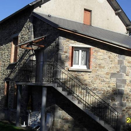Gite A La Ferme Pres Vulcania-Gr89 La Goutelle Exteriér fotografie